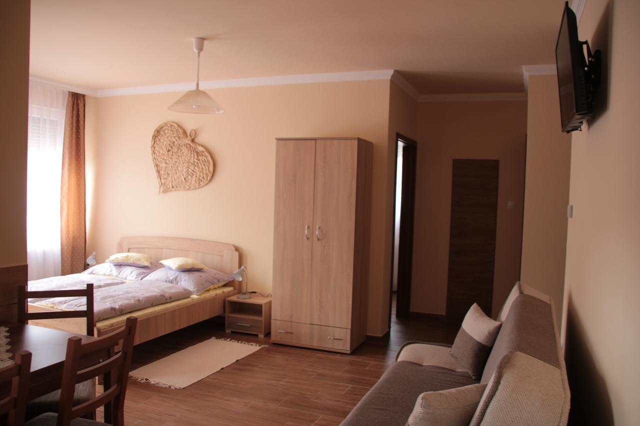 Imola Es Andrea Apartmanhaz 2 Hajdúszoboszló Exterior foto